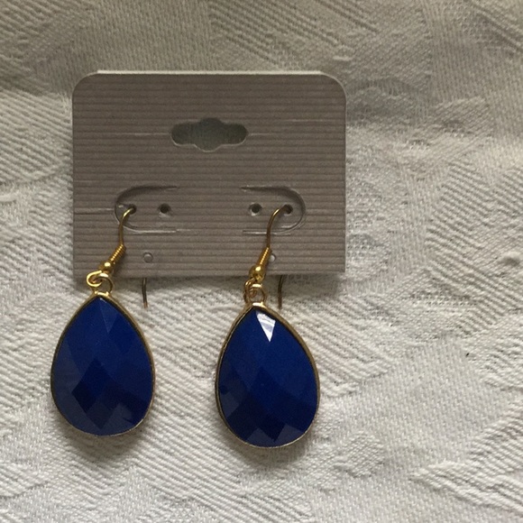 🦋Unique Pierced Style Earrings Closet Must Have & Fun To Wear 🦋 - Picture 1 of 4